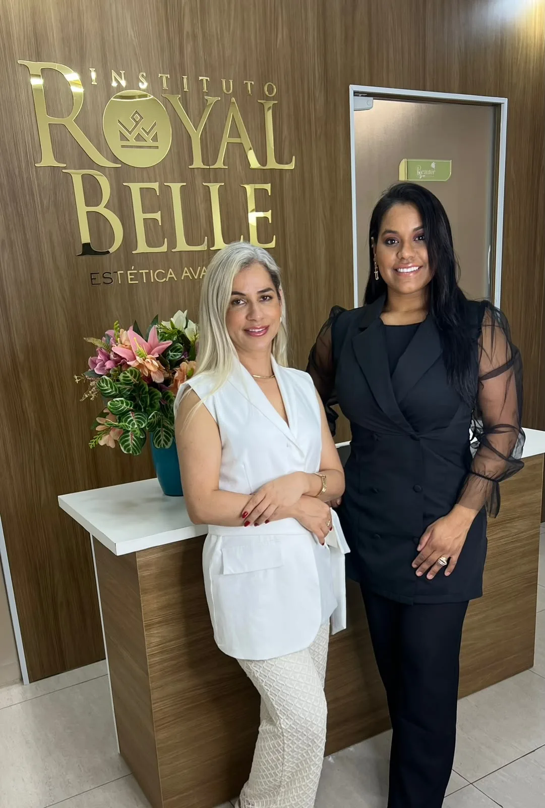Dra. Michele Borges e Dra. Marcela Lima na recepção do Instituto Royal Belle
